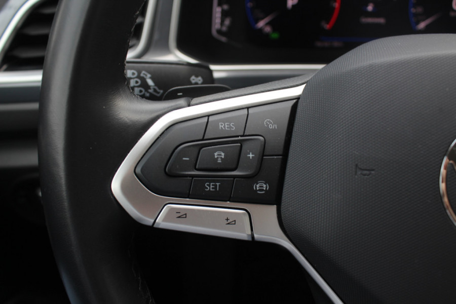 Volkswagen T-Roc 1.5 TSI Life Business / Camera / Apple CarPlay / Virtual Cockpit / 17'' / Dodehoek / DAB / Stoelverwarming / ACC