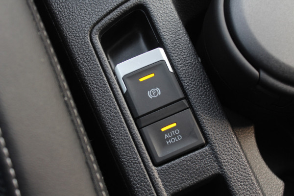 Volkswagen T-Roc 1.5 TSI Life Business / Camera / Apple CarPlay / Virtual Cockpit / 17'' / Dodehoek / DAB / Stoelverwarming / ACC