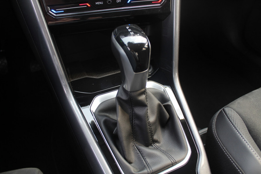 Volkswagen T-Roc 1.5 TSI Life Business / Camera / Apple CarPlay / Virtual Cockpit / 17'' / Dodehoek / DAB / Stoelverwarming / ACC