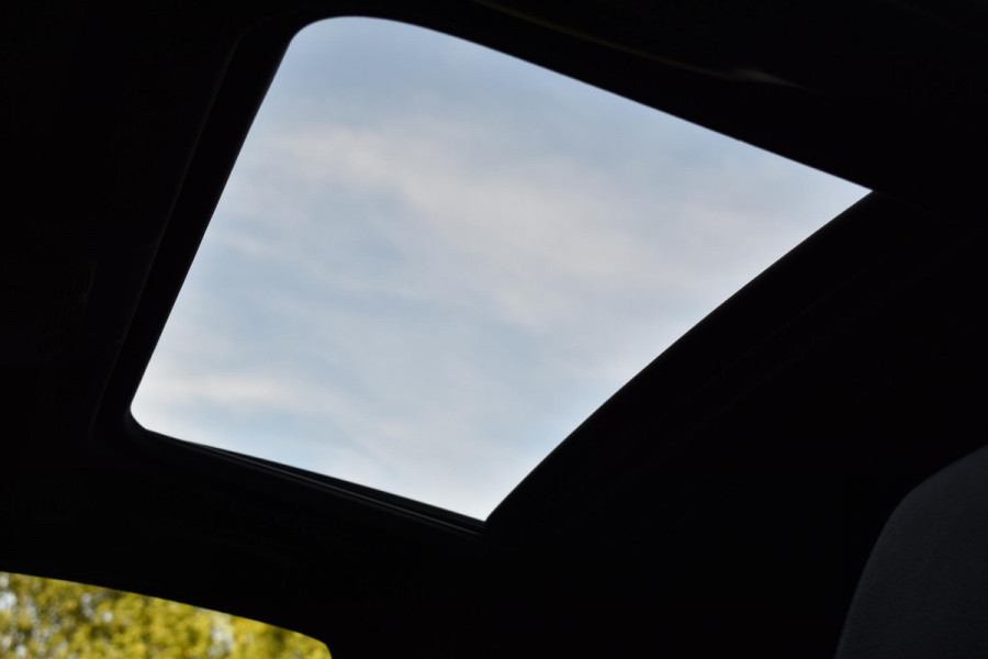 BMW 1-serie M140i High Executive Pano Camera Lane HK Leder NAP