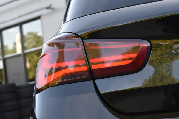 BMW 1-serie M140i High Executive Pano Camera Lane HK Leder NAP