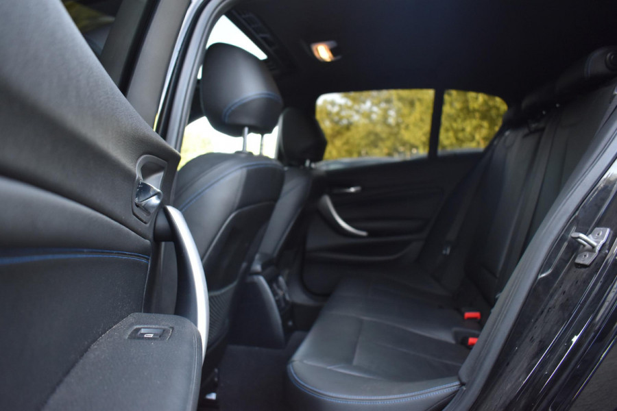 BMW 1-serie M140i High Executive Pano Camera Lane HK Leder NAP