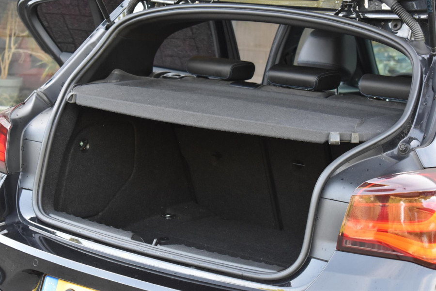 BMW 1-serie M140i High Executive Pano Camera Lane HK Leder NAP