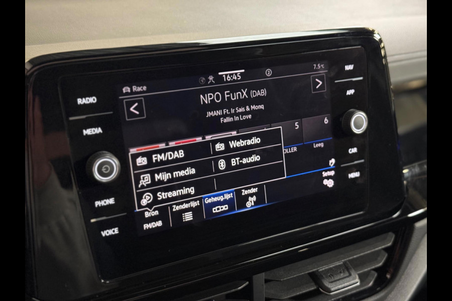 Volkswagen T-Roc 2.0 TSI 4Motion R | pano | keyless | Camera | CarPlay | ACC | stoel-/stuurverwarming Volkswagen T-Roc 2.0 TSI 4Motion R | pano | keyless | Camera | CarPlay | ACC | stoel-/stuurverwarming