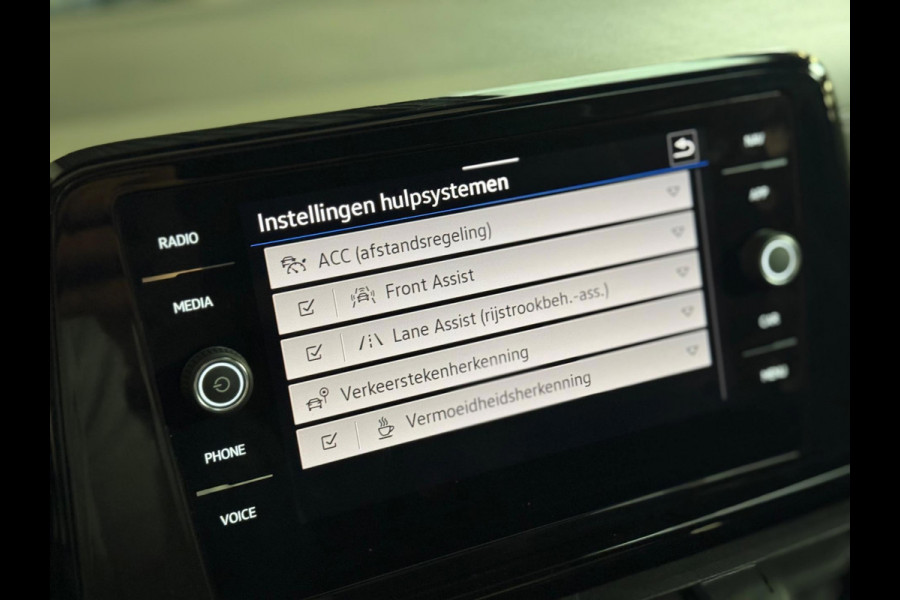 Volkswagen T-Roc 2.0 TSI 4Motion R | pano | keyless | Camera | CarPlay | ACC | stoel-/stuurverwarming Volkswagen T-Roc 2.0 TSI 4Motion R | pano | keyless | Camera | CarPlay | ACC | stoel-/stuurverwarming