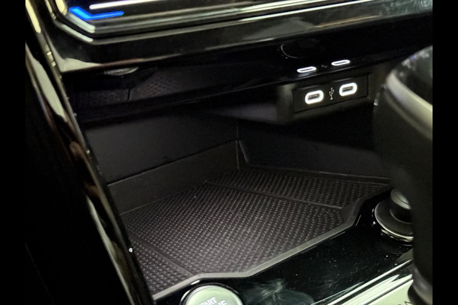 Volkswagen T-Roc 2.0 TSI 4Motion R | pano | keyless | Camera | CarPlay | ACC | stoel-/stuurverwarming Volkswagen T-Roc 2.0 TSI 4Motion R | pano | keyless | Camera | CarPlay | ACC | stoel-/stuurverwarming