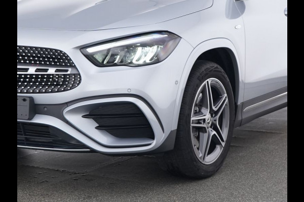 Mercedes-Benz GLA 250 e AMG Plug-In Hybride AMG Line | Head-up-Display | Distronic | 11Kw Laden | Stuur en Stoelverwarming | Sfeerverlichting. Inclusief 48 maanden Mercedes-Benz Certified garantie voor Europa.