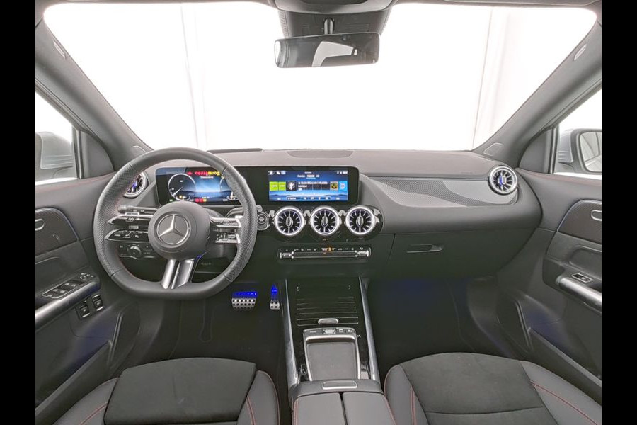 Mercedes-Benz GLA 250 e AMG Plug-In Hybride AMG Line | Head-up-Display | Distronic | 11Kw Laden | Stuur en Stoelverwarming | Sfeerverlichting. Inclusief 48 maanden Mercedes-Benz Certified garantie voor Europa.