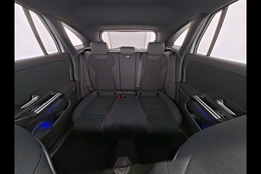 Mercedes-Benz GLA 250 e AMG Plug-In Hybride AMG Line | Head-up-Display | Distronic | 11Kw Laden | Stuur en Stoelverwarming | Sfeerverlichting. Inclusief 48 maanden Mercedes-Benz Certified garantie voor Europa.
