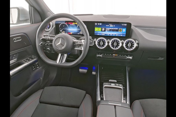Mercedes-Benz GLA 250 e AMG Plug-In Hybride AMG Line | Head-up-Display | Distronic | 11Kw Laden | Stuur en Stoelverwarming | Sfeerverlichting. Inclusief 48 maanden Mercedes-Benz Certified garantie voor Europa.