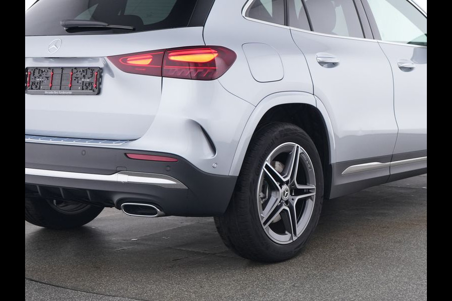 Mercedes-Benz GLA 250 e AMG Plug-In Hybride AMG Line | Head-up-Display | Distronic | 11Kw Laden | Stuur en Stoelverwarming | Sfeerverlichting. Inclusief 48 maanden Mercedes-Benz Certified garantie voor Europa.