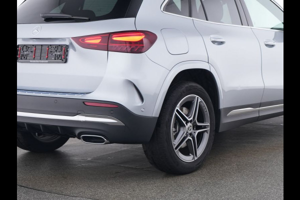 Mercedes-Benz GLA 250 e AMG Plug-In Hybride AMG Line | Head-up-Display | Distronic | 11Kw Laden | Stuur en Stoelverwarming | Sfeerverlichting. Inclusief 48 maanden Mercedes-Benz Certified garantie voor Europa.