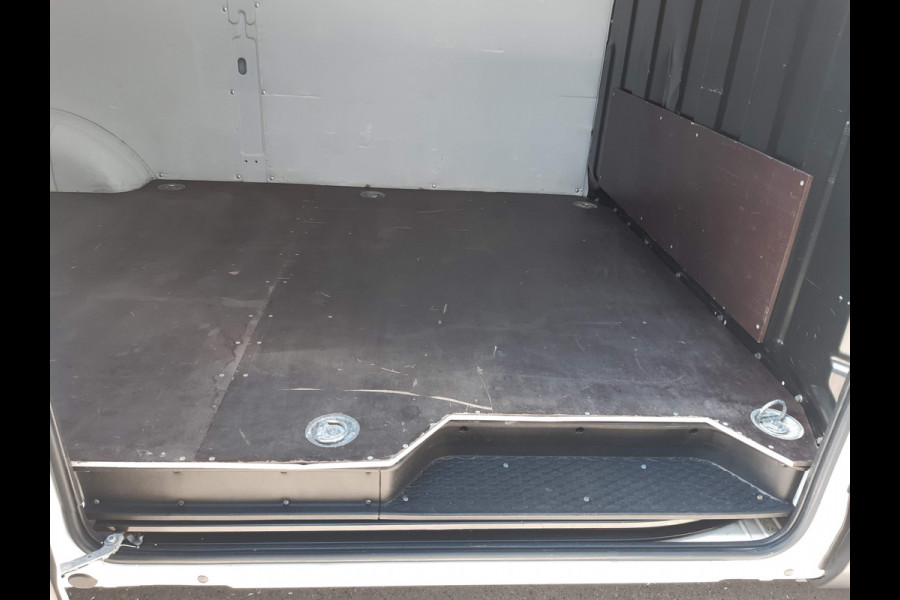 Iveco Daily 35S16V L2H2 156Pk Airco Cruise control 1420 Kg laadvermogen