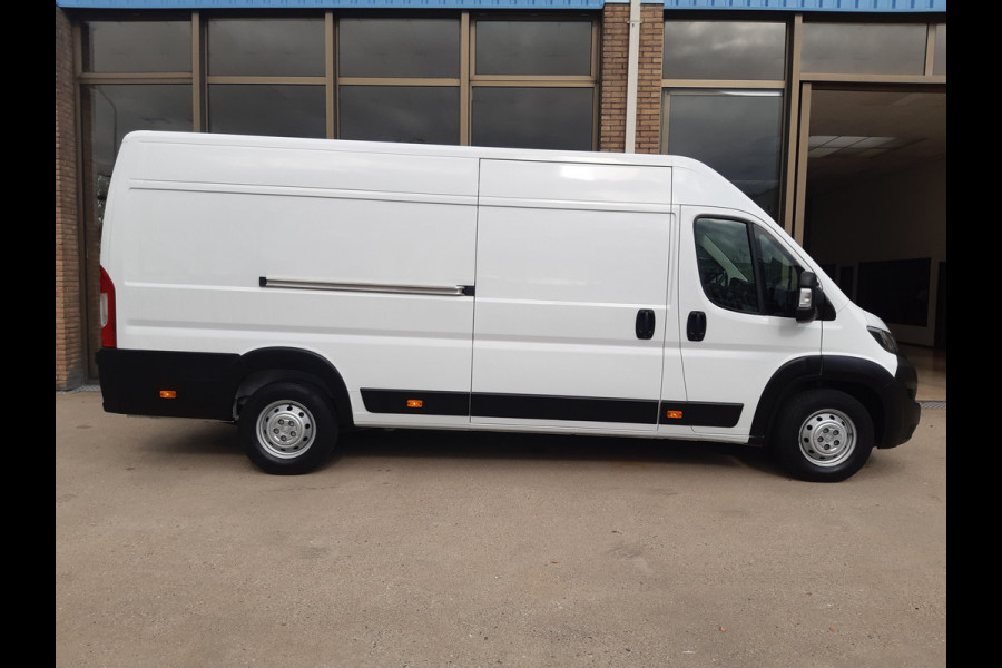 Peugeot Boxer 2.2 BlueHDI 140Pk L4H2 Airco Navi PDC Cruise control Achteruitrijcamera Peugeot Boxer 2.2 BlueHDI 140Pk L4H2 Airco Navi PDC Cruise control Achteruitrijcamera