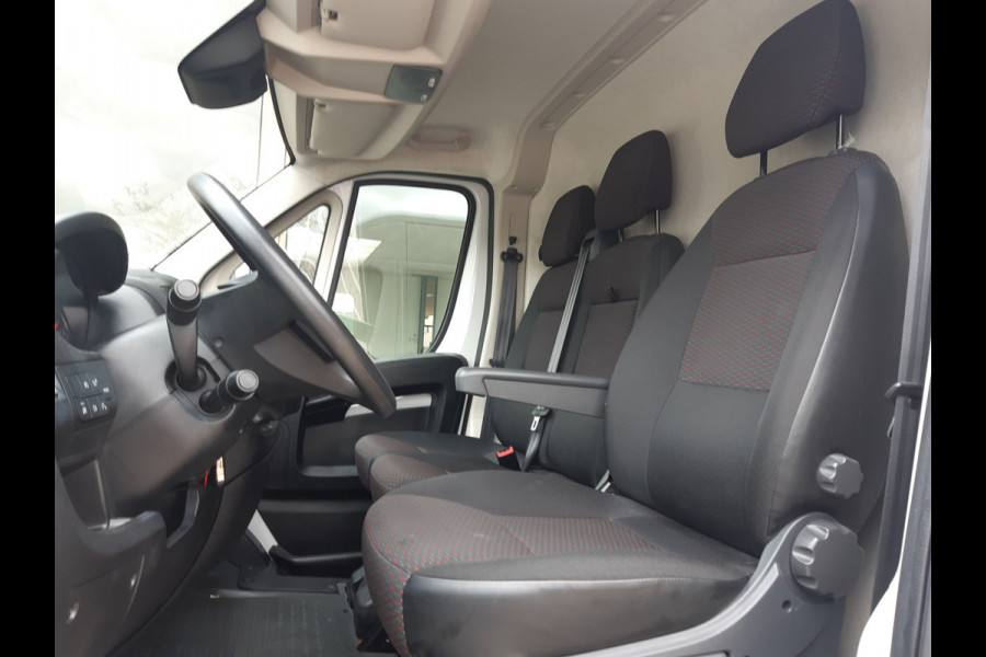 Peugeot Boxer 2.2 BlueHDI 140Pk L4H2 Airco Navi PDC Cruise control Achteruitrijcamera Peugeot Boxer 2.2 BlueHDI 140Pk L4H2 Airco Navi PDC Cruise control Achteruitrijcamera