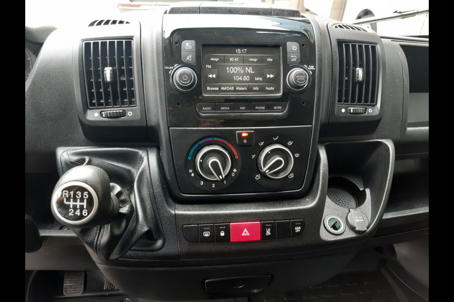 Peugeot Boxer 2.2 BlueHDI 140Pk L4H2 Airco Navi PDC Cruise control Achteruitrijcamera Peugeot Boxer 2.2 BlueHDI 140Pk L4H2 Airco Navi PDC Cruise control Achteruitrijcamera
