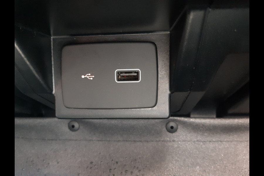 Peugeot Boxer 2.2 BlueHDI 140Pk L4H2 Airco Navi PDC Cruise control Achteruitrijcamera Peugeot Boxer 2.2 BlueHDI 140Pk L4H2 Airco Navi PDC Cruise control Achteruitrijcamera