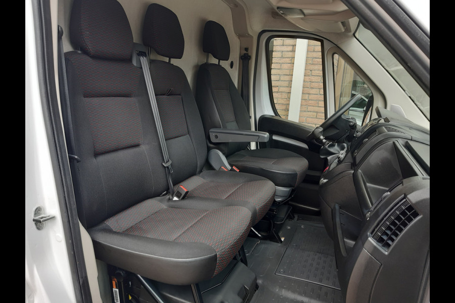 Peugeot Boxer 2.2 BlueHDI 140Pk L4H2 Airco Navi PDC Cruise control Achteruitrijcamera Peugeot Boxer 2.2 BlueHDI 140Pk L4H2 Airco Navi PDC Cruise control Achteruitrijcamera