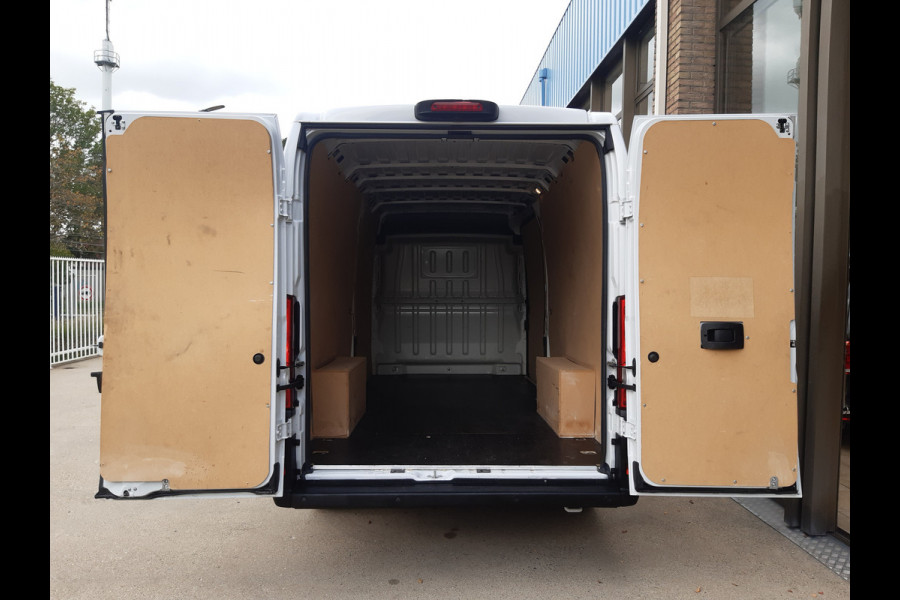 Peugeot Boxer 2.2 BlueHDI 140Pk L4H2 Airco Navi PDC Cruise control Achteruitrijcamera Peugeot Boxer 2.2 BlueHDI 140Pk L4H2 Airco Navi PDC Cruise control Achteruitrijcamera