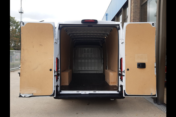 Peugeot Boxer 2.2 BlueHDI 140Pk L4H2 Airco Navi PDC Cruise control Achteruitrijcamera Peugeot Boxer 2.2 BlueHDI 140Pk L4H2 Airco Navi PDC Cruise control Achteruitrijcamera