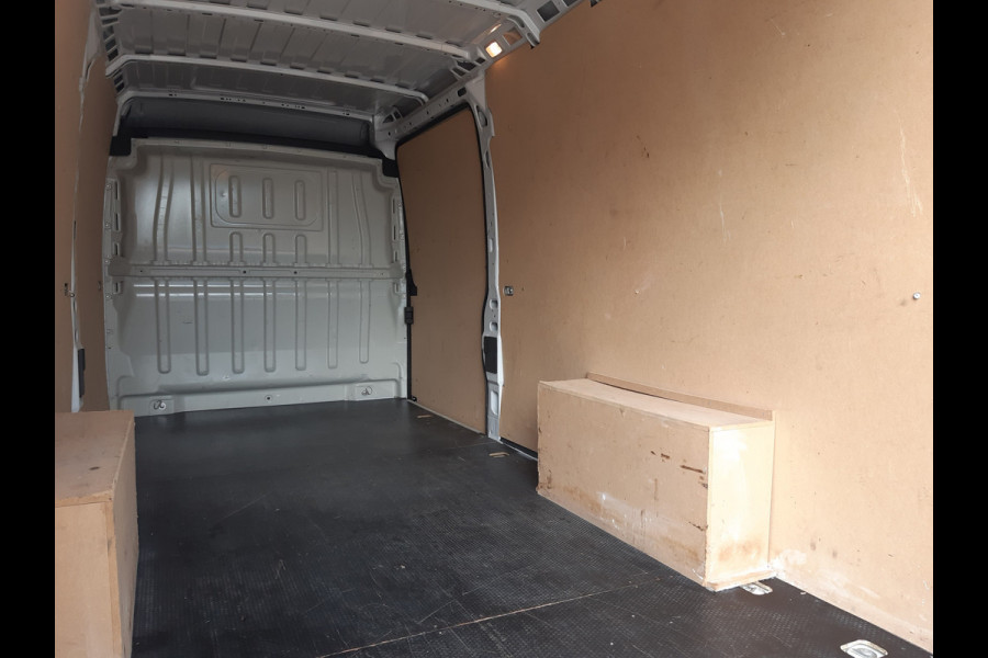 Peugeot Boxer 2.2 BlueHDI 140Pk L4H2 Airco Navi PDC Cruise control Achteruitrijcamera Peugeot Boxer 2.2 BlueHDI 140Pk L4H2 Airco Navi PDC Cruise control Achteruitrijcamera