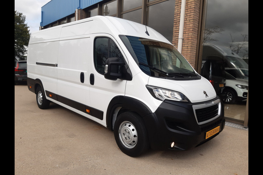 Peugeot Boxer 2.2 BlueHDI 140Pk L4H2 Airco Navi PDC Cruise control Achteruitrijcamera Peugeot Boxer 2.2 BlueHDI 140Pk L4H2 Airco Navi PDC Cruise control Achteruitrijcamera