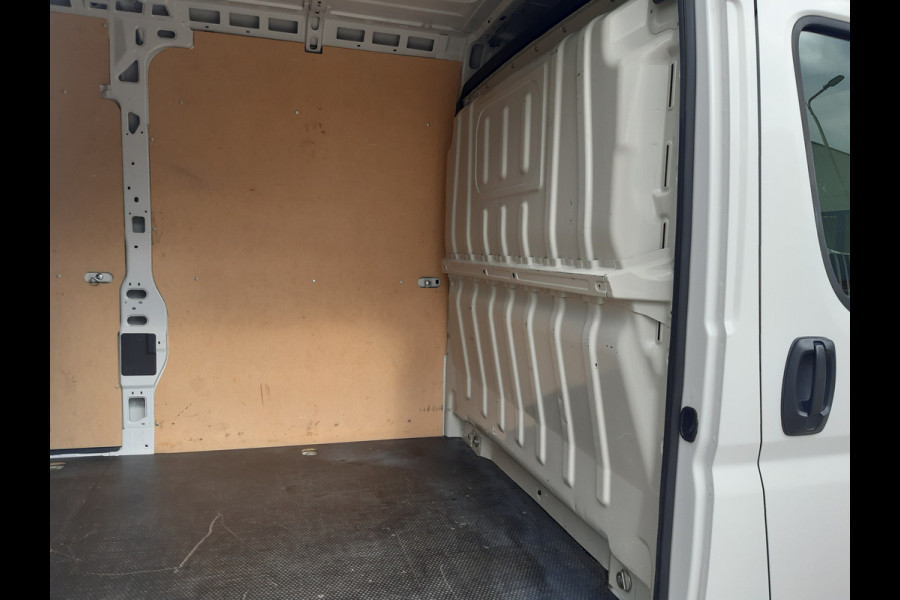 Peugeot Boxer 2.2 BlueHDI 140Pk L4H2 Airco Navi PDC Cruise control Achteruitrijcamera Peugeot Boxer 2.2 BlueHDI 140Pk L4H2 Airco Navi PDC Cruise control Achteruitrijcamera