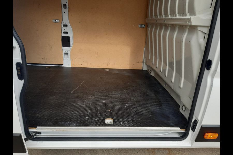 Peugeot Boxer 2.2 BlueHDI 140Pk L4H2 Airco Navi PDC Cruise control Achteruitrijcamera Peugeot Boxer 2.2 BlueHDI 140Pk L4H2 Airco Navi PDC Cruise control Achteruitrijcamera