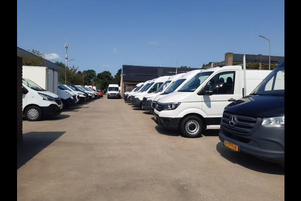 Peugeot Boxer 2.2 BlueHDI 140Pk L4H2 Airco Navi PDC Cruise control Achteruitrijcamera Peugeot Boxer 2.2 BlueHDI 140Pk L4H2 Airco Navi PDC Cruise control Achteruitrijcamera