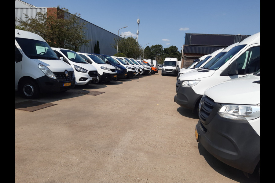 Peugeot Boxer 2.2 BlueHDI 140Pk L4H2 Airco Navi PDC Cruise control Achteruitrijcamera Peugeot Boxer 2.2 BlueHDI 140Pk L4H2 Airco Navi PDC Cruise control Achteruitrijcamera