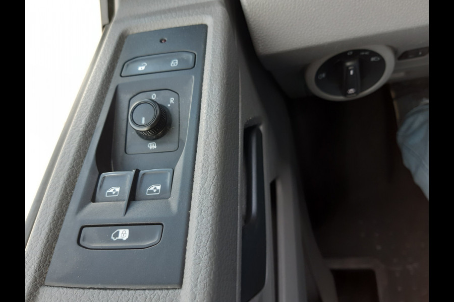 Volkswagen Transporter 2.0 TDI L2 30 Comfortline Nw model Airco Cruise control PDC Trekhaak 2200Kg