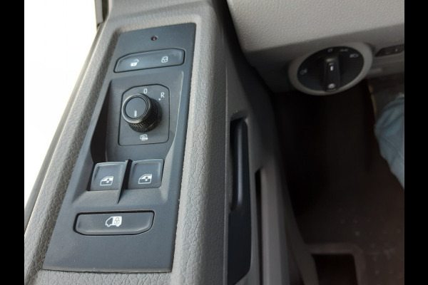 Volkswagen Transporter 2.0 TDI L2 30 Comfortline Nw model Airco Cruise control PDC Trekhaak 2200Kg