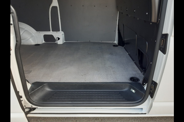 Volkswagen Transporter 2.0 TDI L2 30 Comfortline Nw model Airco Cruise control PDC Trekhaak 2200Kg