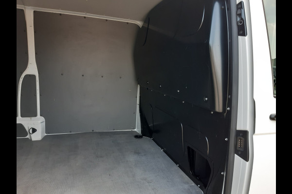 Volkswagen Transporter 2.0 TDI L2 30 Comfortline Nw model Airco Cruise control PDC Trekhaak 2200Kg