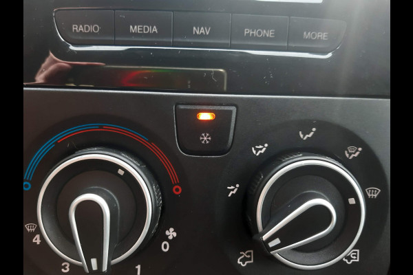 Peugeot Boxer 2.2 BlueHDi 140 Pk L2H2 Airco Cruise control Navigatie