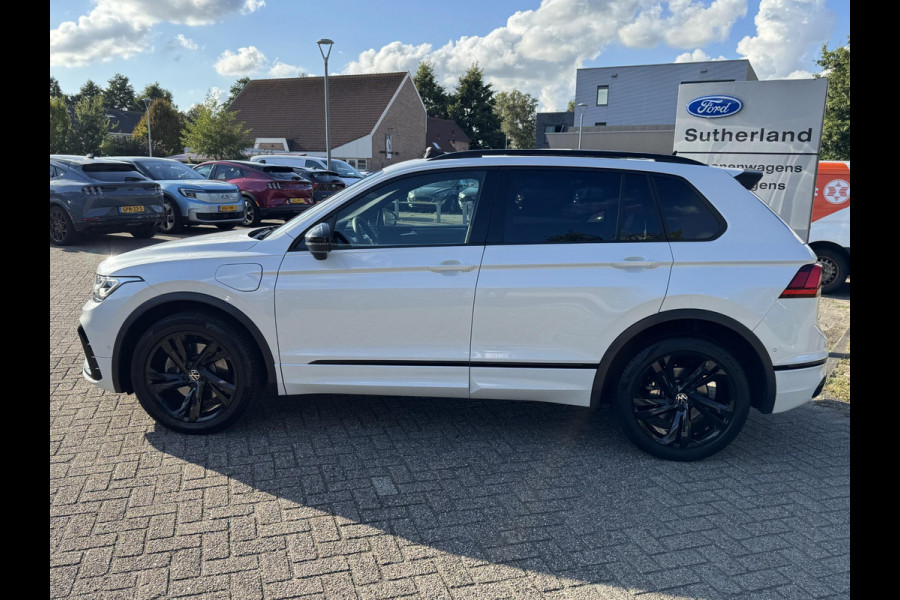 Volkswagen Tiguan 1.4 TSI eHybrid R-Line Business+ 245pk PHEV | Trekhaak | Panorama dak | Adaptieve Cruise | Achteruitrijcamera | Stoelverwarming | Virtuele cockpit | 1.800kg Trekgewicht ! Volkswagen Tiguan 1.4 TSI eHybrid R-Line Business+ 245pk PHEV | Trekhaak | Panorama dak | Adaptieve Cruise | Achteruitrijcamera | Stoelverwarming | Virtuele cockpit | 1.800kg Trekgewicht !