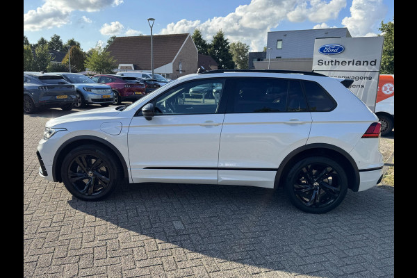 Volkswagen Tiguan 1.4 TSI eHybrid R-Line Business+ 245pk PHEV | Trekhaak | Panorama dak | Adaptieve Cruise | Achteruitrijcamera | Stoelverwarming | Virtuele cockpit | 1.800kg Trekgewicht ! Volkswagen Tiguan 1.4 TSI eHybrid R-Line Business+ 245pk PHEV | Trekhaak | Panorama dak | Adaptieve Cruise | Achteruitrijcamera | Stoelverwarming | Virtuele cockpit | 1.800kg Trekgewicht !