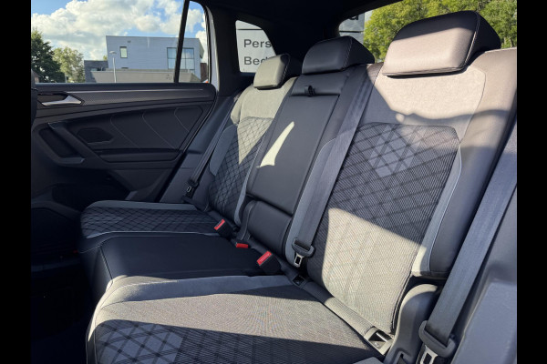 Volkswagen Tiguan 1.4 TSI eHybrid R-Line Business+ 245pk PHEV | Trekhaak | Panorama dak | Adaptieve Cruise | Achteruitrijcamera | Stoelverwarming | Virtuele cockpit | 1.800kg Trekgewicht ! Volkswagen Tiguan 1.4 TSI eHybrid R-Line Business+ 245pk PHEV | Trekhaak | Panorama dak | Adaptieve Cruise | Achteruitrijcamera | Stoelverwarming | Virtuele cockpit | 1.800kg Trekgewicht !