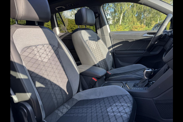 Volkswagen Tiguan 1.4 TSI eHybrid R-Line Business+ 245pk PHEV | Trekhaak | Panorama dak | Adaptieve Cruise | Achteruitrijcamera | Stoelverwarming | Virtuele cockpit | 1.800kg Trekgewicht ! Volkswagen Tiguan 1.4 TSI eHybrid R-Line Business+ 245pk PHEV | Trekhaak | Panorama dak | Adaptieve Cruise | Achteruitrijcamera | Stoelverwarming | Virtuele cockpit | 1.800kg Trekgewicht !
