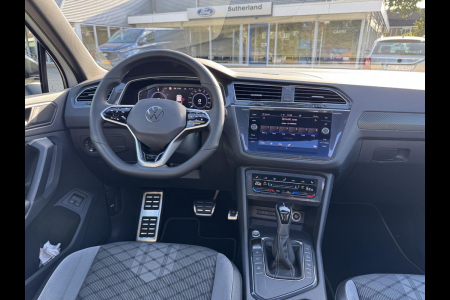 Volkswagen Tiguan 1.4 TSI eHybrid R-Line Business+ 245pk PHEV | Trekhaak | Panorama dak | Adaptieve Cruise | Achteruitrijcamera | Stoelverwarming | Virtuele cockpit | 1.800kg Trekgewicht ! Volkswagen Tiguan 1.4 TSI eHybrid R-Line Business+ 245pk PHEV | Trekhaak | Panorama dak | Adaptieve Cruise | Achteruitrijcamera | Stoelverwarming | Virtuele cockpit | 1.800kg Trekgewicht !