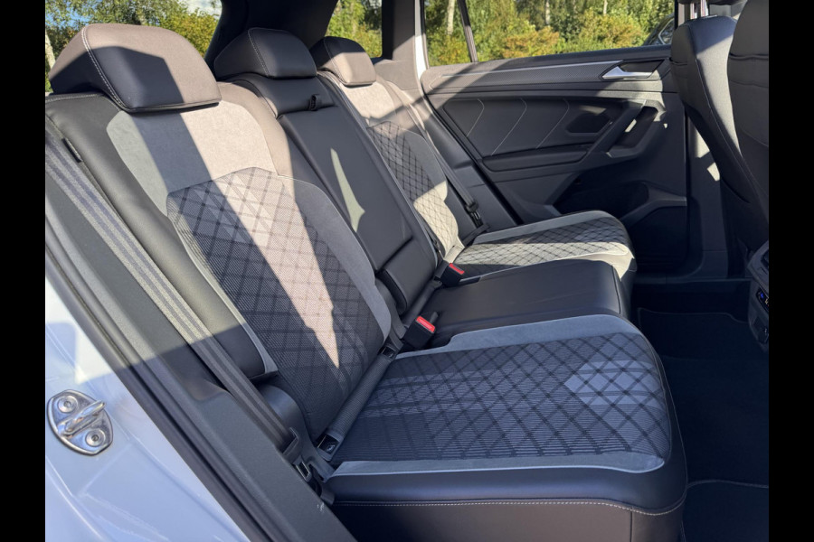 Volkswagen Tiguan 1.4 TSI eHybrid R-Line Business+ 245pk PHEV | Trekhaak | Panorama dak | Adaptieve Cruise | Achteruitrijcamera | Stoelverwarming | Virtuele cockpit | 1.800kg Trekgewicht ! Volkswagen Tiguan 1.4 TSI eHybrid R-Line Business+ 245pk PHEV | Trekhaak | Panorama dak | Adaptieve Cruise | Achteruitrijcamera | Stoelverwarming | Virtuele cockpit | 1.800kg Trekgewicht !