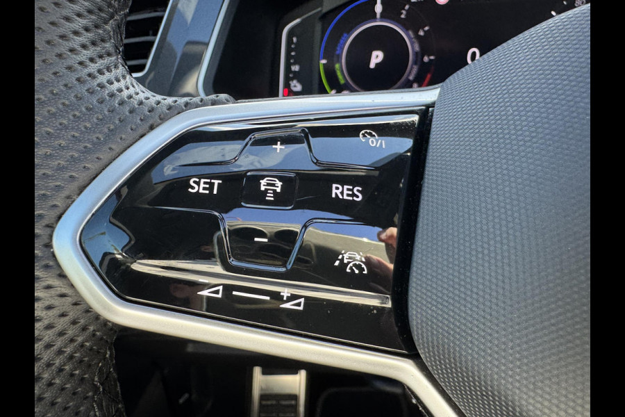 Volkswagen Tiguan 1.4 TSI eHybrid R-Line Business+ 245pk PHEV | Trekhaak | Panorama dak | Adaptieve Cruise | Achteruitrijcamera | Stoelverwarming | Virtuele cockpit | 1.800kg Trekgewicht ! Volkswagen Tiguan 1.4 TSI eHybrid R-Line Business+ 245pk PHEV | Trekhaak | Panorama dak | Adaptieve Cruise | Achteruitrijcamera | Stoelverwarming | Virtuele cockpit | 1.800kg Trekgewicht !