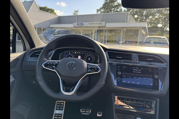 Volkswagen Tiguan 1.4 TSI eHybrid R-Line Business+ 245pk PHEV | Trekhaak | Panorama dak | Adaptieve Cruise | Achteruitrijcamera | Stoelverwarming | Virtuele cockpit | 1.800kg Trekgewicht ! Volkswagen Tiguan 1.4 TSI eHybrid R-Line Business+ 245pk PHEV | Trekhaak | Panorama dak | Adaptieve Cruise | Achteruitrijcamera | Stoelverwarming | Virtuele cockpit | 1.800kg Trekgewicht !