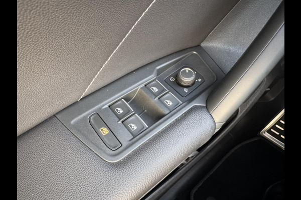 Volkswagen Tiguan 1.4 TSI eHybrid R-Line Business+ 245pk PHEV | Trekhaak | Panorama dak | Adaptieve Cruise | Achteruitrijcamera | Stoelverwarming | Virtuele cockpit | 1.800kg Trekgewicht ! Volkswagen Tiguan 1.4 TSI eHybrid R-Line Business+ 245pk PHEV | Trekhaak | Panorama dak | Adaptieve Cruise | Achteruitrijcamera | Stoelverwarming | Virtuele cockpit | 1.800kg Trekgewicht !