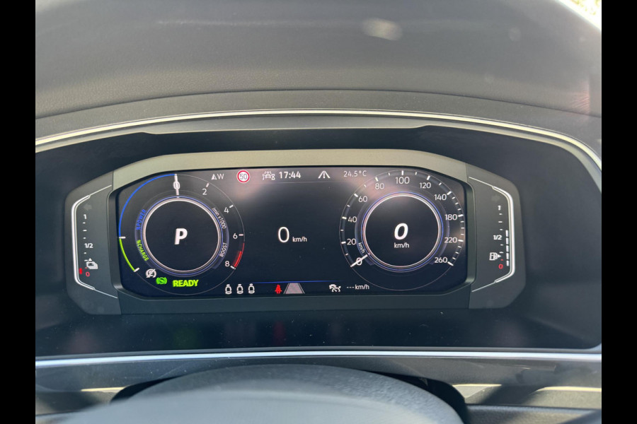 Volkswagen Tiguan 1.4 TSI eHybrid R-Line Business+ 245pk PHEV | Trekhaak | Panorama dak | Adaptieve Cruise | Achteruitrijcamera | Stoelverwarming | Virtuele cockpit | 1.800kg Trekgewicht ! Volkswagen Tiguan 1.4 TSI eHybrid R-Line Business+ 245pk PHEV | Trekhaak | Panorama dak | Adaptieve Cruise | Achteruitrijcamera | Stoelverwarming | Virtuele cockpit | 1.800kg Trekgewicht !