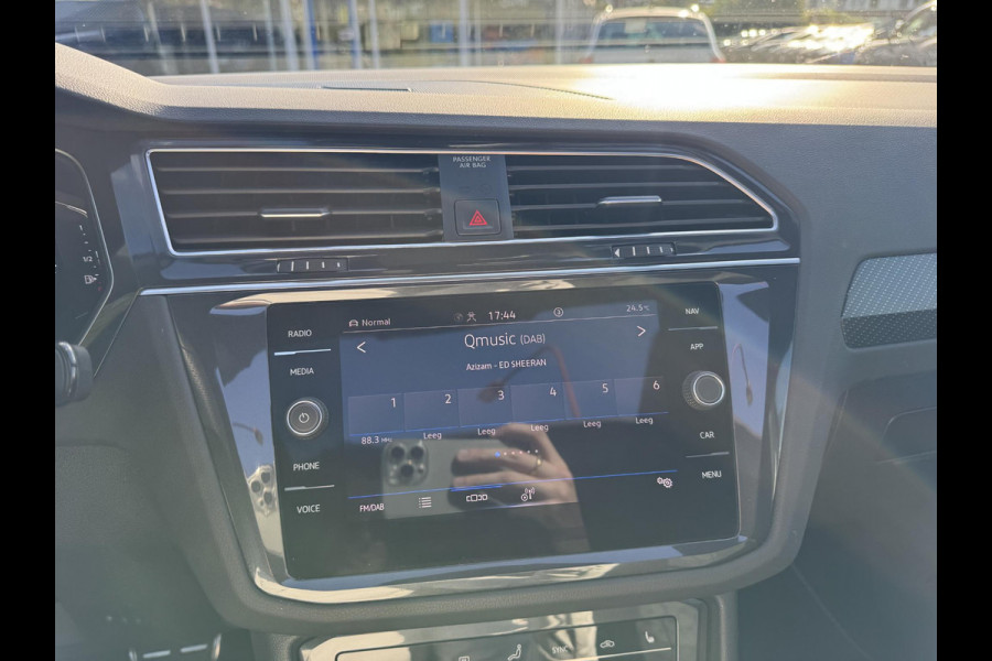 Volkswagen Tiguan 1.4 TSI eHybrid R-Line Business+ 245pk PHEV | Trekhaak | Panorama dak | Adaptieve Cruise | Achteruitrijcamera | Stoelverwarming | Virtuele cockpit | 1.800kg Trekgewicht ! Volkswagen Tiguan 1.4 TSI eHybrid R-Line Business+ 245pk PHEV | Trekhaak | Panorama dak | Adaptieve Cruise | Achteruitrijcamera | Stoelverwarming | Virtuele cockpit | 1.800kg Trekgewicht !