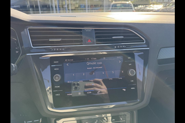 Volkswagen Tiguan 1.4 TSI eHybrid R-Line Business+ 245pk PHEV | Trekhaak | Panorama dak | Adaptieve Cruise | Achteruitrijcamera | Stoelverwarming | Virtuele cockpit | 1.800kg Trekgewicht ! Volkswagen Tiguan 1.4 TSI eHybrid R-Line Business+ 245pk PHEV | Trekhaak | Panorama dak | Adaptieve Cruise | Achteruitrijcamera | Stoelverwarming | Virtuele cockpit | 1.800kg Trekgewicht !