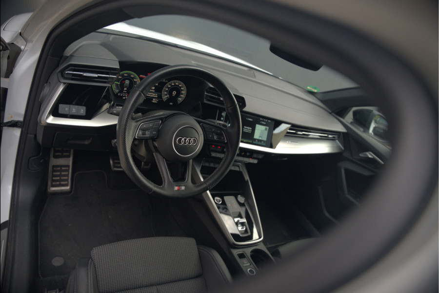 Audi A3 Sportback 45 TFSI e S edition Competition | S-Line | RS Seats | Stoelverwarming | Camera | Navigatie | Cruise Control | LED | Keyless | Virtual Cockpit | Apple Carplay | Parkeersensoren |