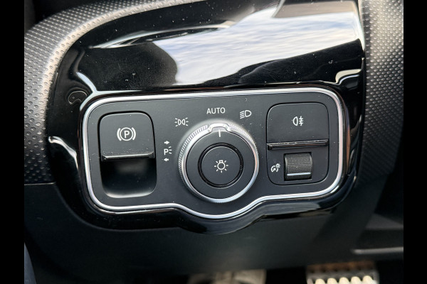 Mercedes-Benz A-Klasse 200 Business Solution AMG | Pano | MBUX | Camera | Navi | LED | 19 inch