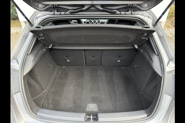 Mercedes-Benz A-Klasse 200 Business Solution AMG | Pano | MBUX | Camera | Navi | LED | 19 inch